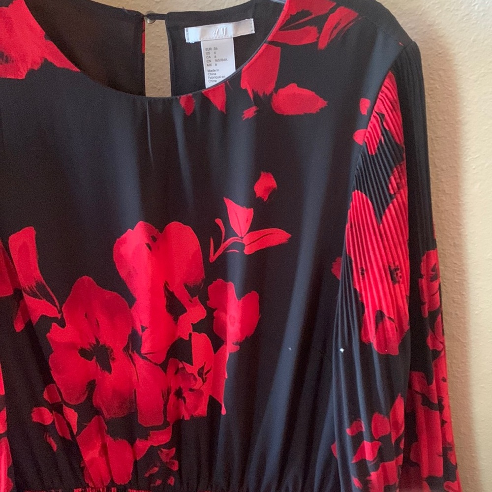 H&M flowered pleated dress.